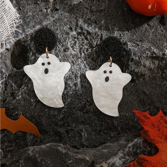 NWT Acrylic Spooky Ghost Earrings - Picture 2 of 5